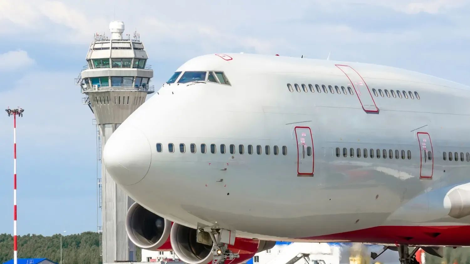 How Pilots Communicate with ATC: Aviation Radio Lingo Explained
