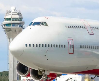 How Pilots Communicate with ATC: Aviation Radio Lingo Explained